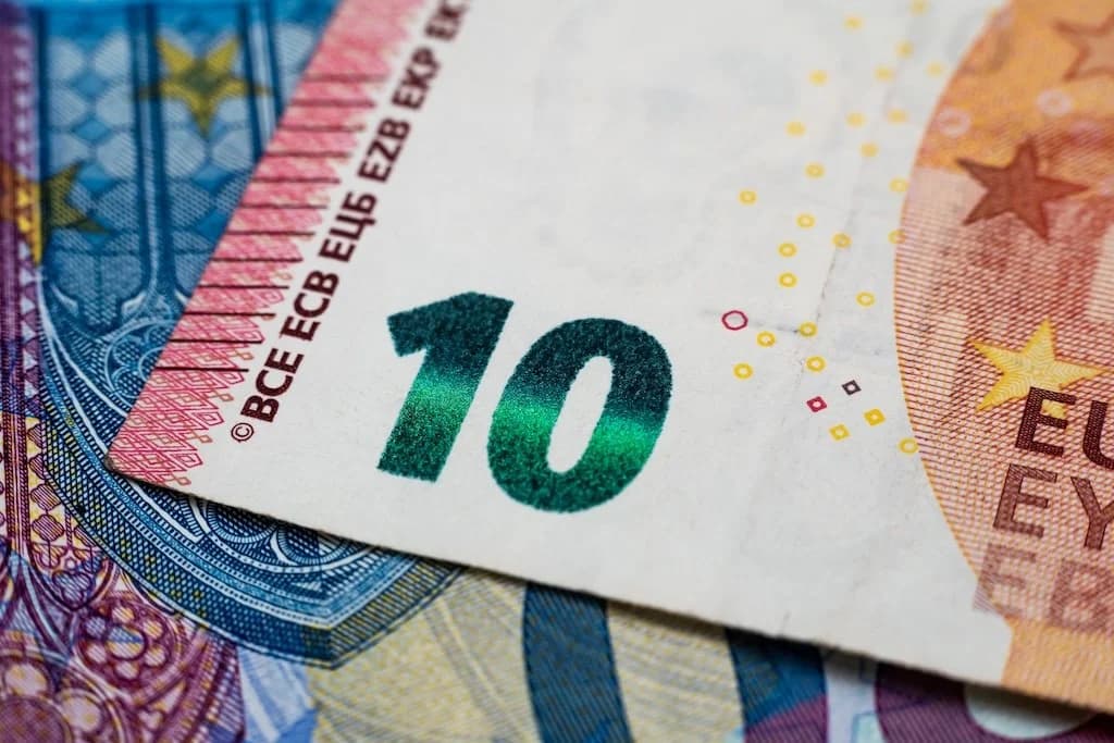 Flat Rate: €10