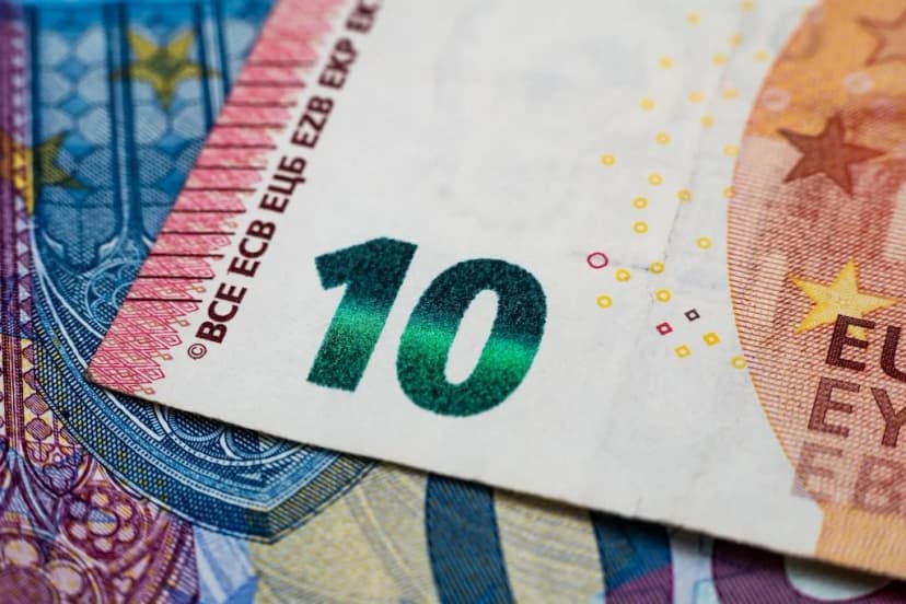 Flat €10 Worldwide